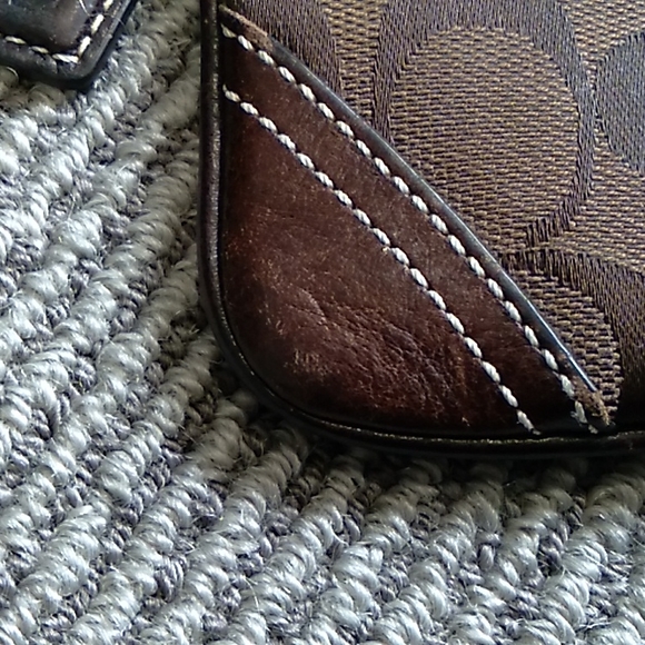 Coach brown small wristlet - Picture 3 of 10